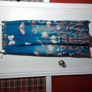 Adorable jean looking pants with floral.designs 2XL   Flared bottoms